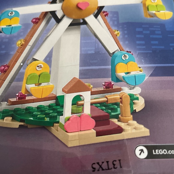 LEGO Creator Colorful Ferris Wheel Set - Picture 4 of 5